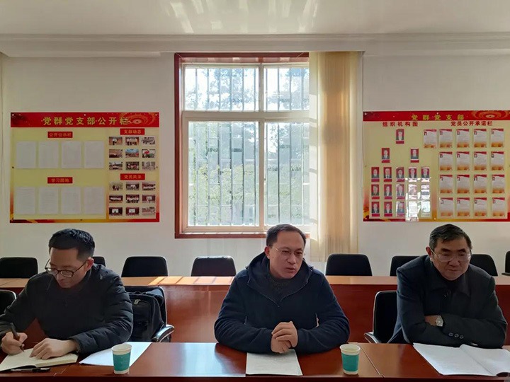 云煤（凯时娱乐人生就是博）集团党委委员、副总司理张清到可保煤矿公司开展春节送温暖慰问活动