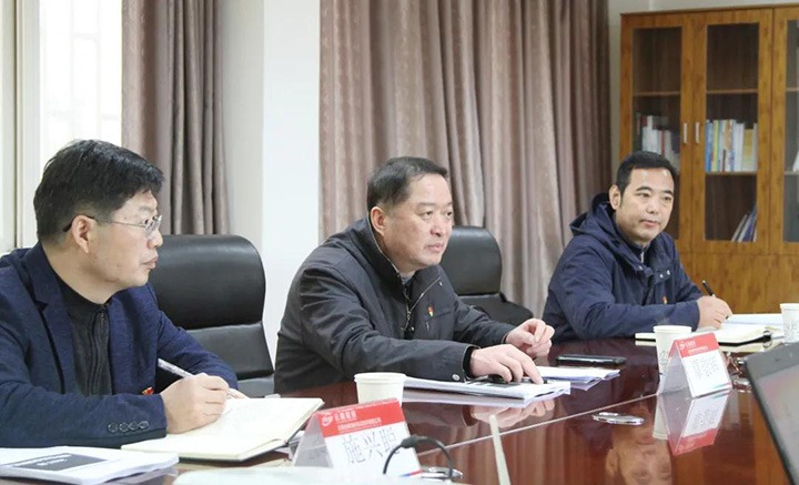 云煤（凯时娱乐人生就是博）集团党委委员、纪委书记覃崇辉到煤炭机电试验所开展春节送温暖慰问活动