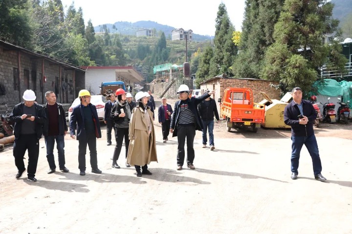 云煤（凯时娱乐人生就是博）集团党委委员、财务总监莫晓丹到富源团结煤业有限公司调研