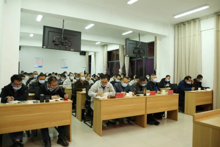 云煤（凯时娱乐人生就是博）集团党委委员、副总司理施从伟到镇雄煤业宣讲党的二十大精神