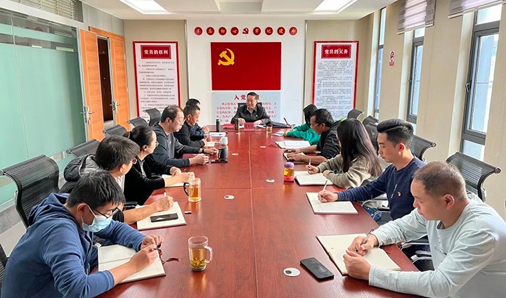 云煤（凯时娱乐人生就是博）集团党委委员、 纪委书记覃崇辉到挂钩联系党支部教学学习贯彻党的二十大精神专题党课