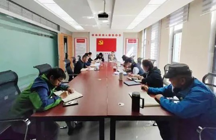 【简讯】凯时娱乐人生就是博地产公司党支部开展“以身边事教育身边人”警示教育活动