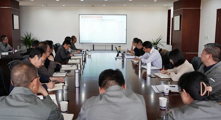 云煤（凯时娱乐人生就是博）集团党委委员、副总司理缪和星一行到曲煤焦化公司指导生产谋划事情