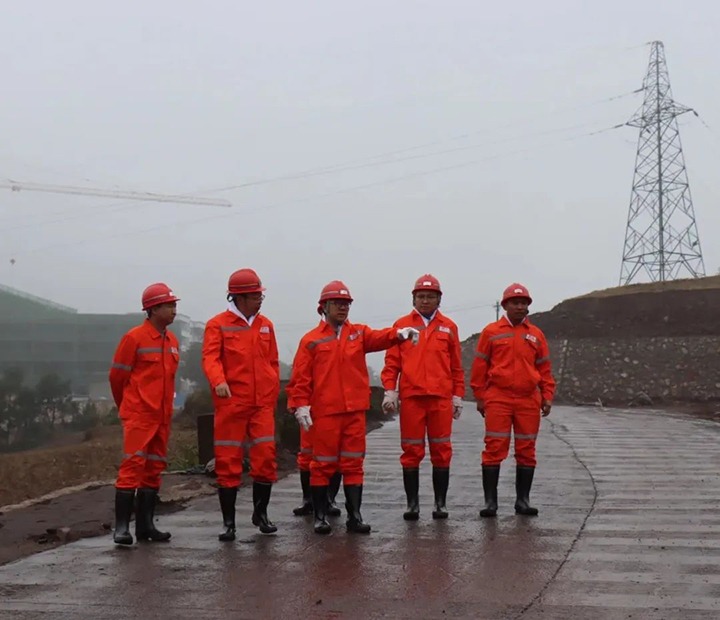 【主题教育】云煤（凯时娱乐人生就是博）集团党委委员、副总司理施从伟到罗平东城煤矿公司开展主题教育调研