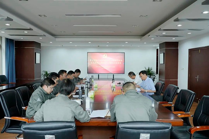 【主题教育】云煤（凯时娱乐人生就是博）集团党委副书记、副董事长、总司理高建嵩到曲煤焦化公司指导主题教育专题民主生涯会