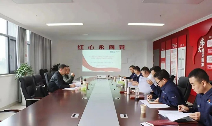 【主题教育】云煤（凯时娱乐人生就是博）集团党委副书记、工会主席王鑫到罗平东城煤矿公司指导主题教育专题民主生涯会