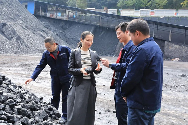 【下层调研】云煤（凯时娱乐人生就是博）集团党委委员、财务总监莫晓丹一行到富源团结煤业有限公司开展生产谋划调研