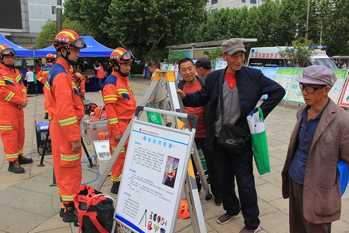 国家矿山应抢救援东源队起劲组织加入2024年天下防灾减灾宣传周集中宣传活动