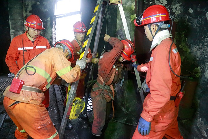 观音山煤矿驻矿中队团结一心，，圆满完成储煤厂1号制品仓整理使命