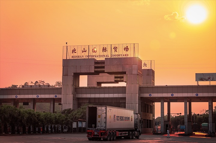 立异通关模式 提升通关时效，，，，，口岸经济持续发力