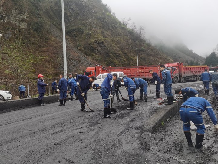 携手共进，，，，，共筑漂亮矿山